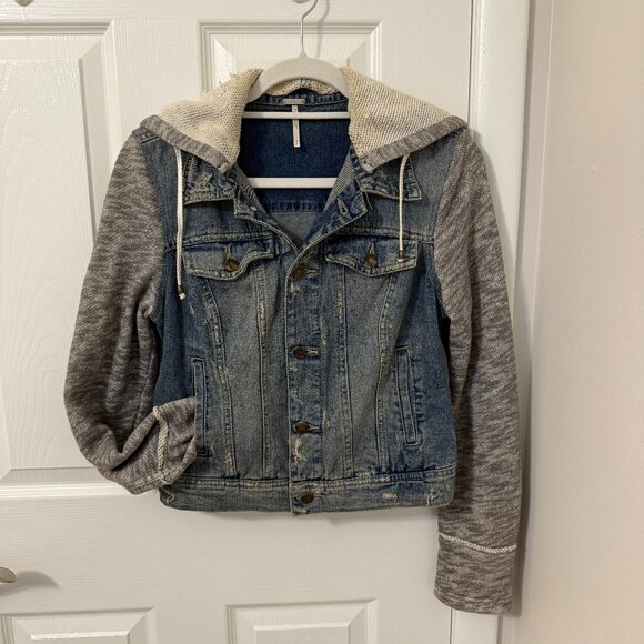 Free People Distressed‎ Jean Jacket Women's Small - Picture 1 of 16